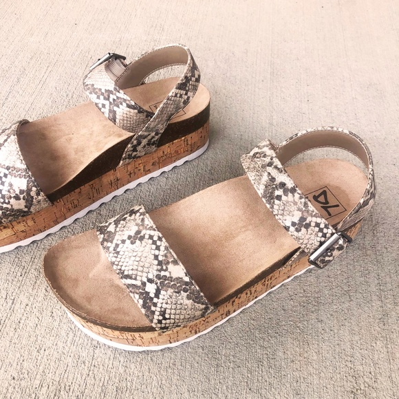 Snakeskin Print Palms Platform Espadrille Sandal By Chinese Laundry - Picture 4 of 11